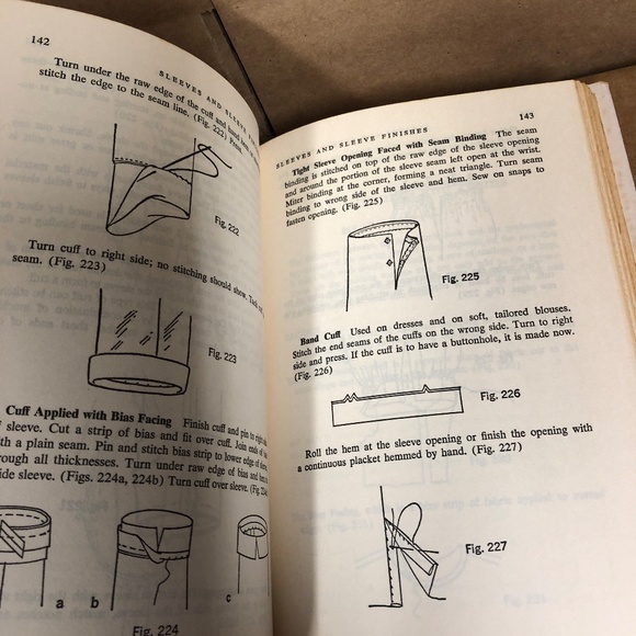 Vintage 1960's Sewing Made Easy Hardcover Book, Dorothy Sara, complete updated - Picture 11 of 12